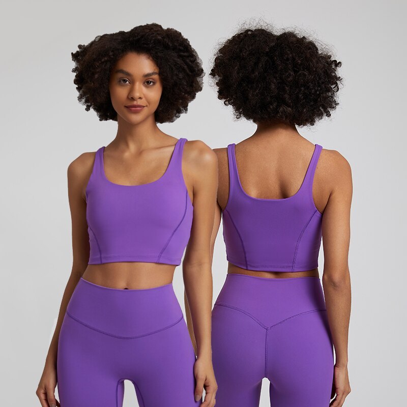Flattering Nylon Activewear Set with Scoop Neck Sports Bra and High-Waisted Leggings