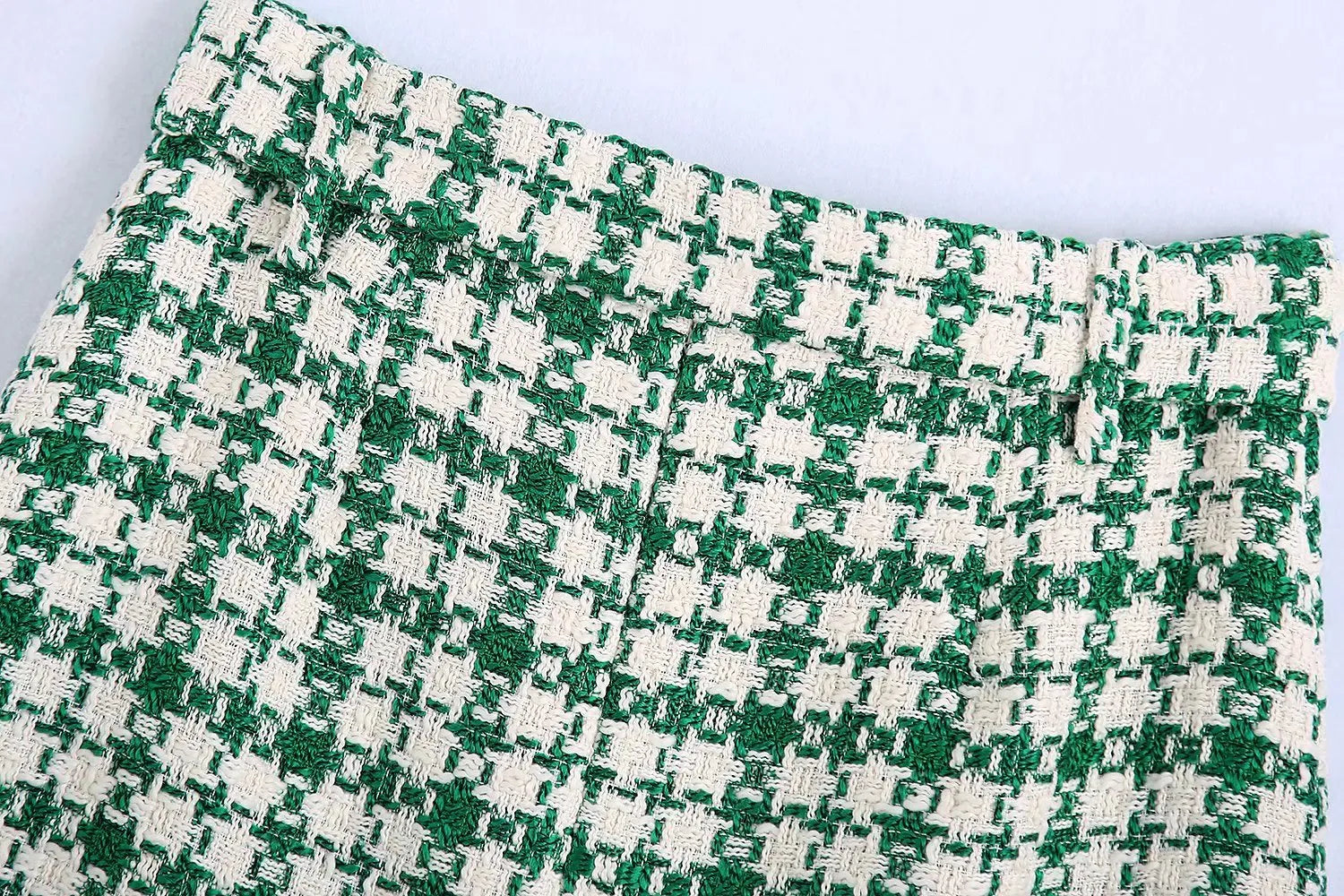 Chic Green and White Plaid Textured Mini Skirt with Elegant Buckle Detail