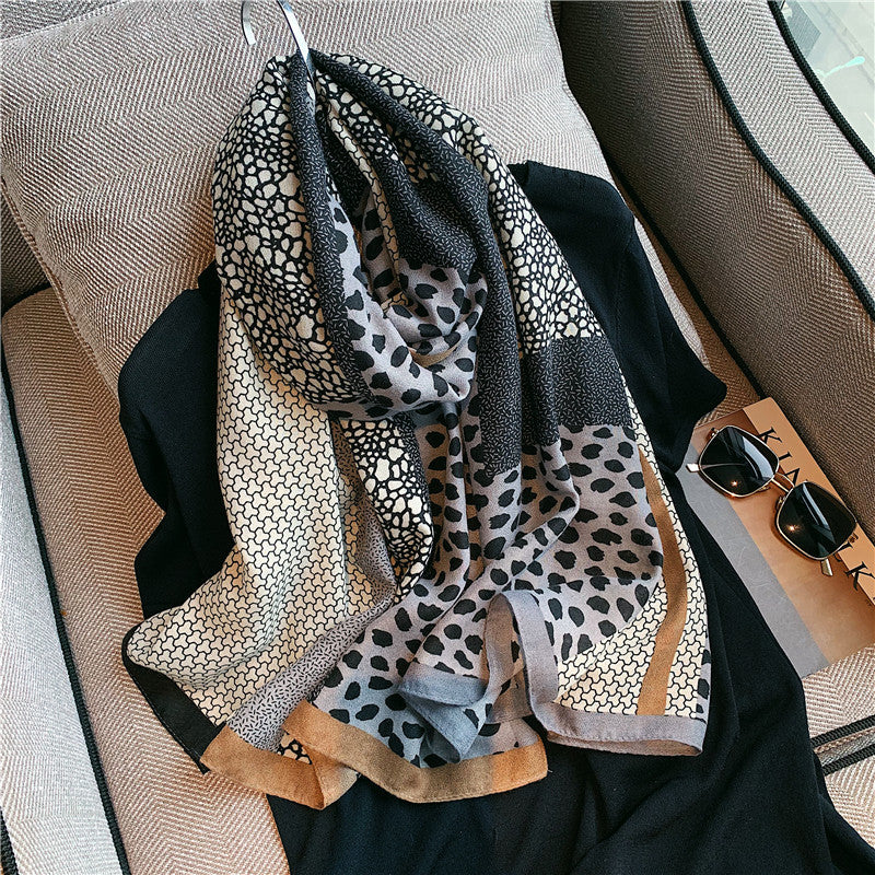 Chic Leopard Print Cotton Blend Scarf