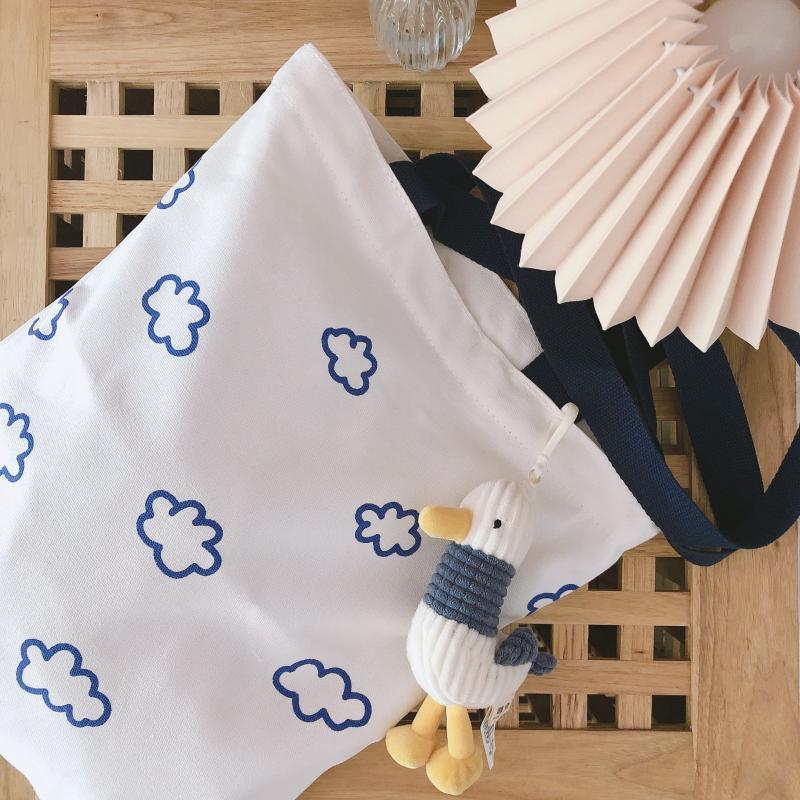 Trendy Cloud Print Canvas Shopping Bag