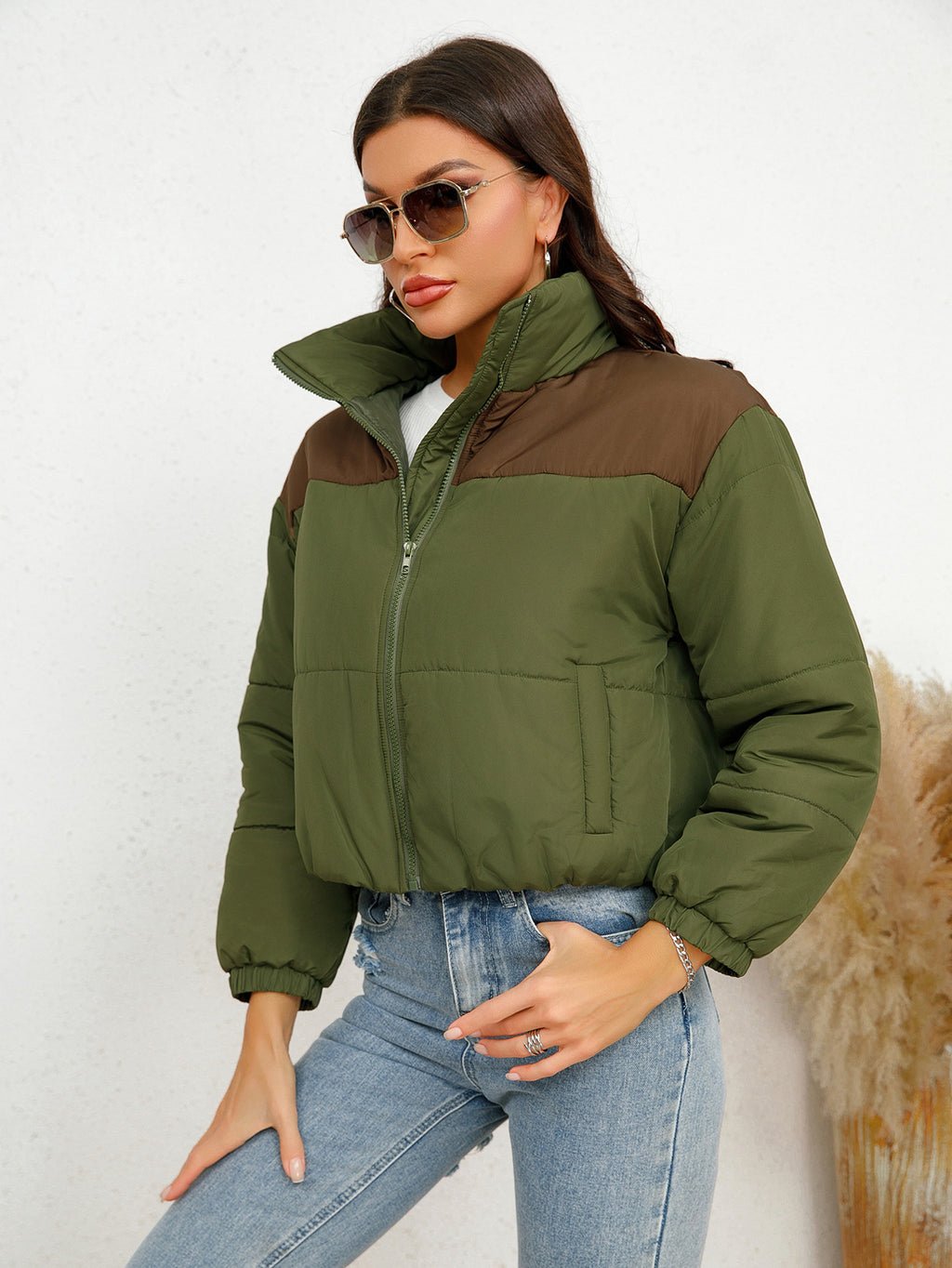 Chic Two Tone Cropped Puffer Jacket with Stand Collar and Functional Pockets