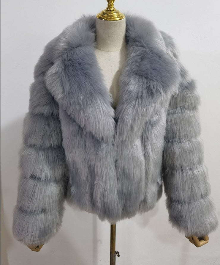Plush Faux Fur Cropped Jacket for Elegant Evening or Casual Wear