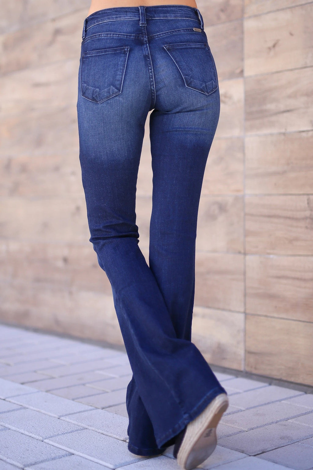 Women's Mid-Rise Bootcut Jeans - Classic Flare