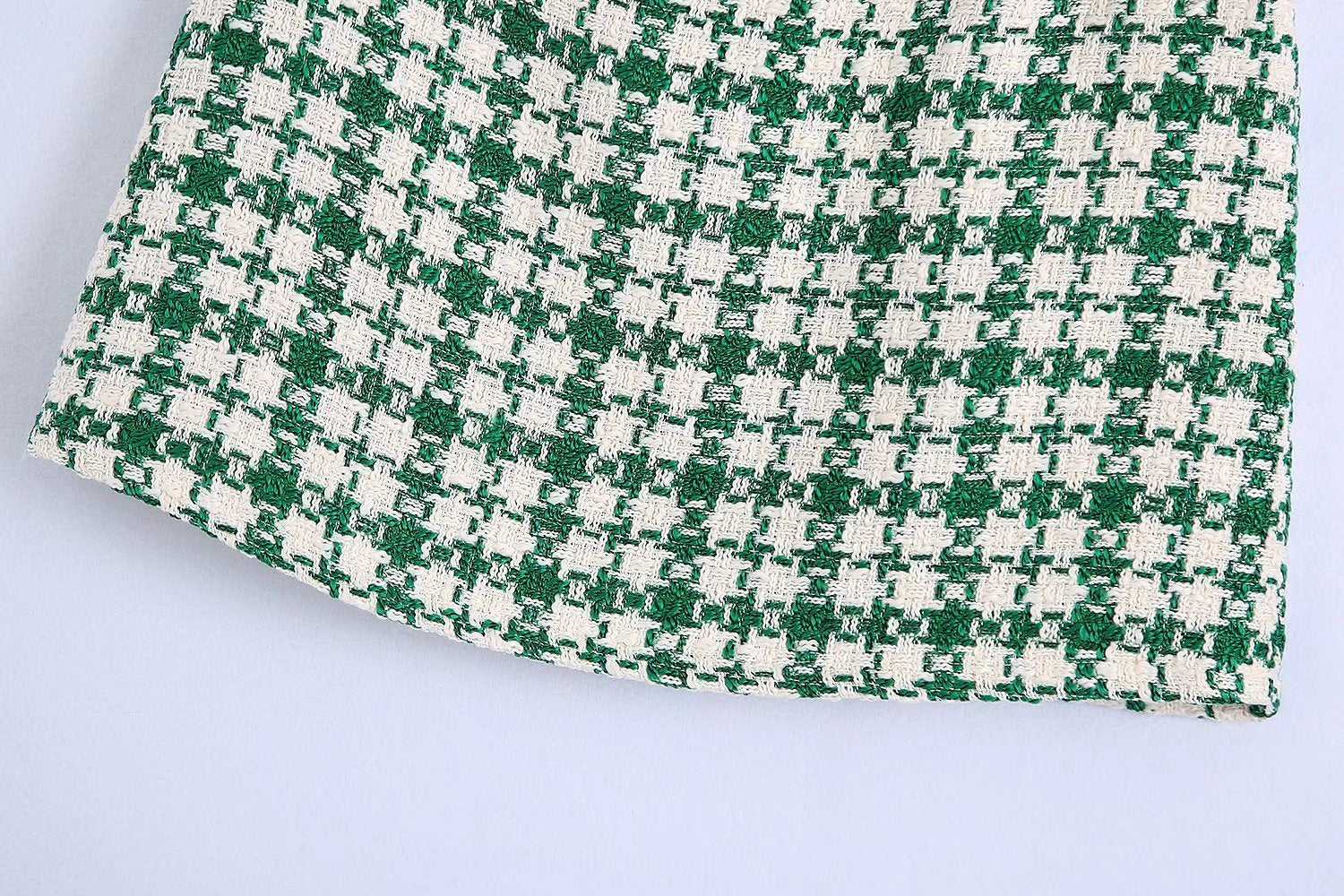 Chic Green and White Plaid Textured Mini Skirt with Elegant Buckle Detail