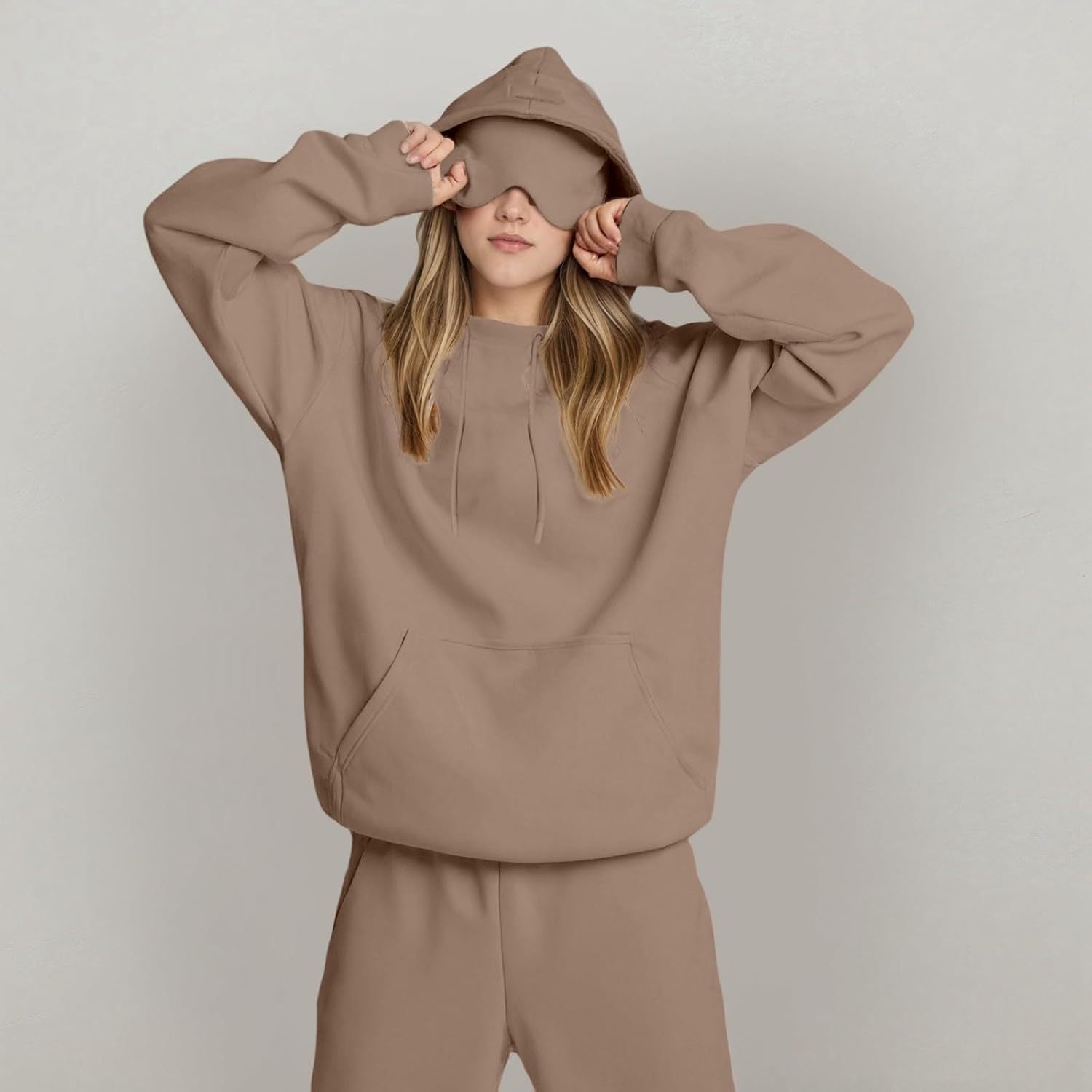 Cozy Oversized Solid Color Hoodie with Relaxed Fit and Practical Pockets