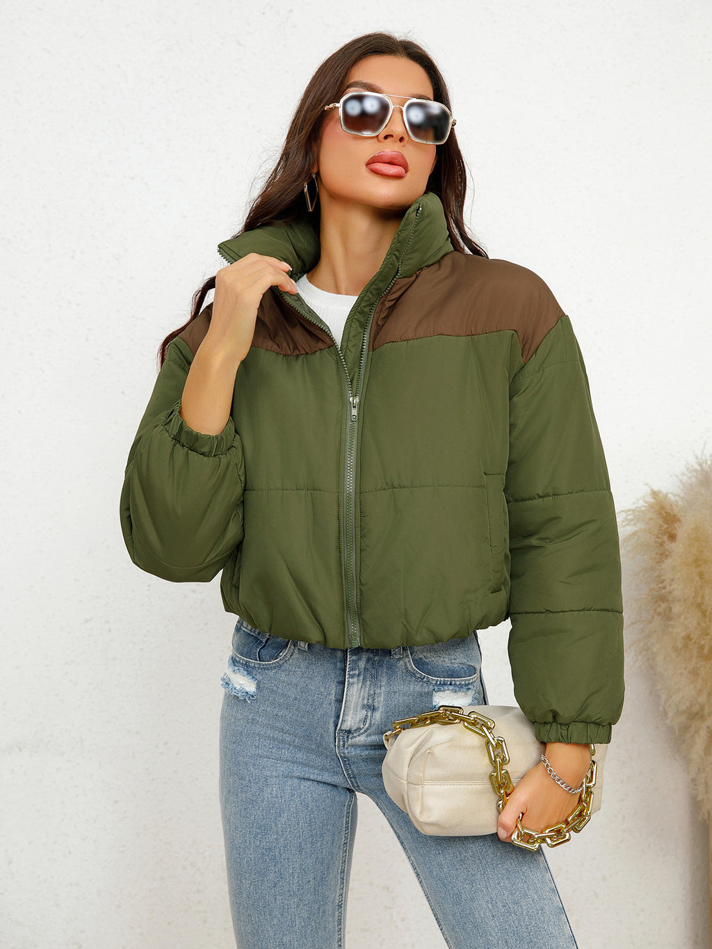Chic Two Tone Cropped Puffer Jacket with Stand Collar and Functional Pockets