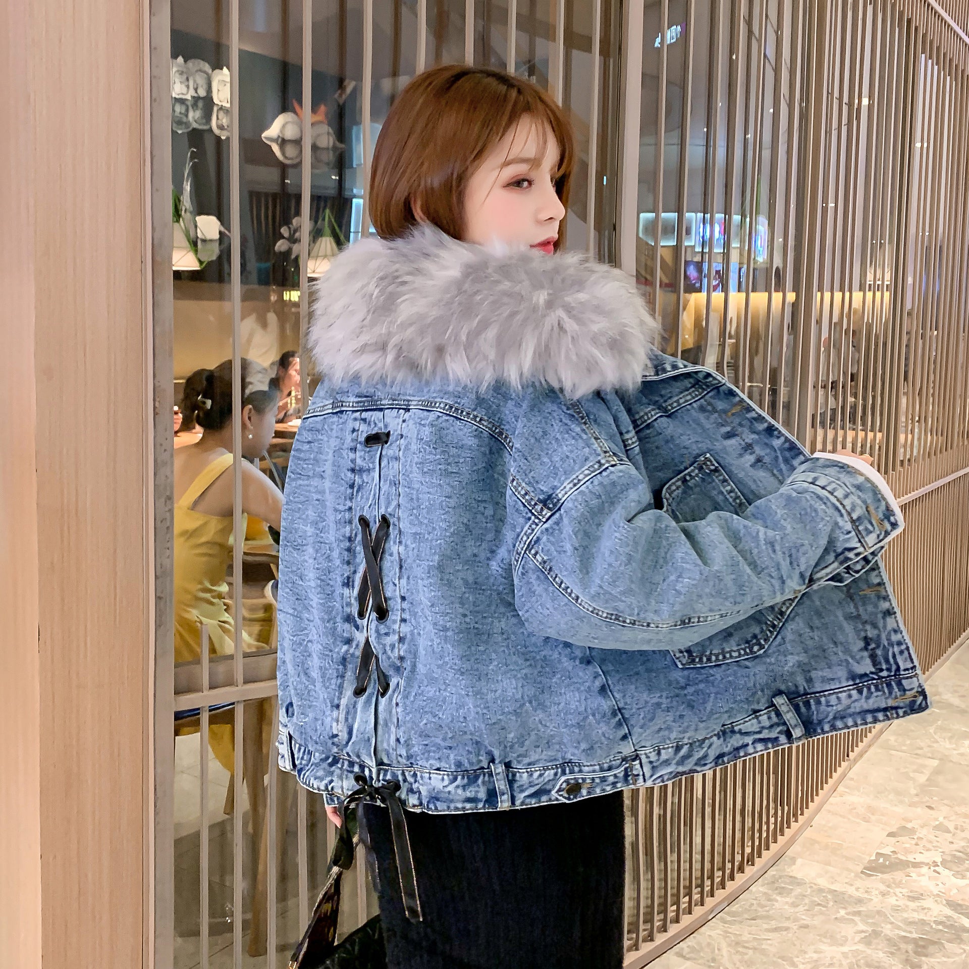 Chic Casual Denim Jacket with Plush Faux Fur Collar and Stylish Back Detail