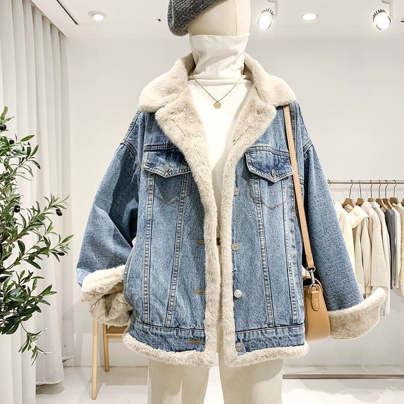 Cozy Loose Fit Denim Jacket with Plush Faux Shearling Lining for Winter Warmth