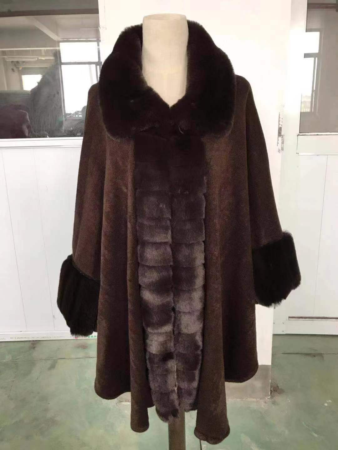 Chic Oversized Knitted Cardigan with Faux Fur Trim Collar and Cuffs