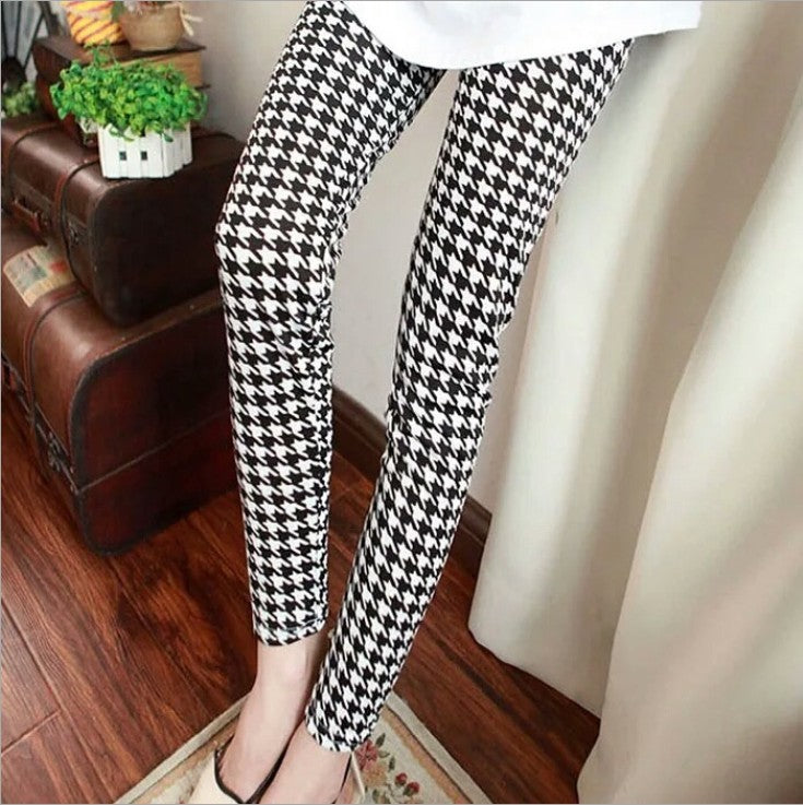 Comfortable Houndstooth Elastic Cotton Maternity Leggings for Expecting Moms