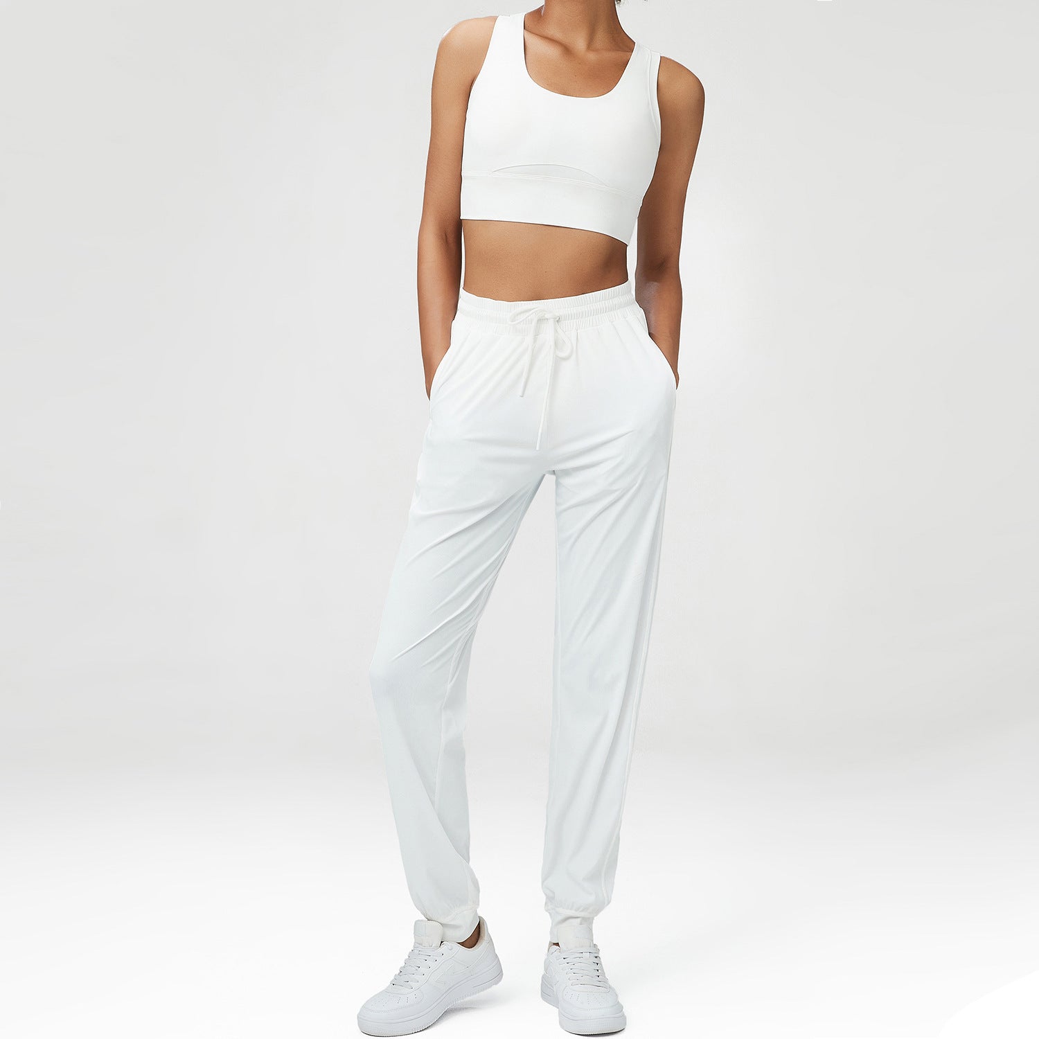 Fashionable Quick Dry Nylon Sports Bra and Jogger Activewear Set