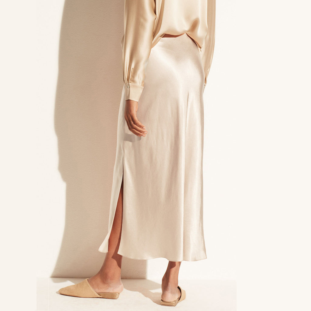 Elegant High Waist Elastic Split Midi Skirt with Lustrous Finish