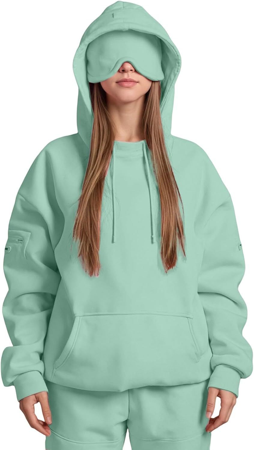 Cozy Oversized Solid Color Hoodie with Relaxed Fit and Practical Pockets