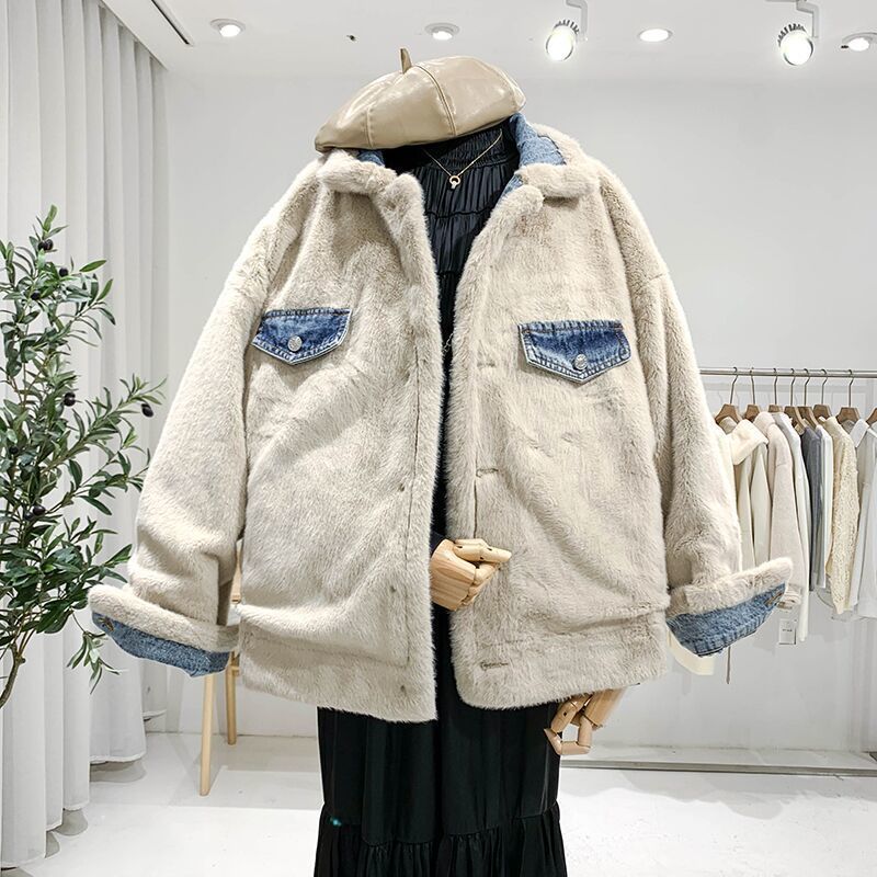 Cozy Loose Fit Denim Jacket with Plush Faux Shearling Lining for Winter Warmth