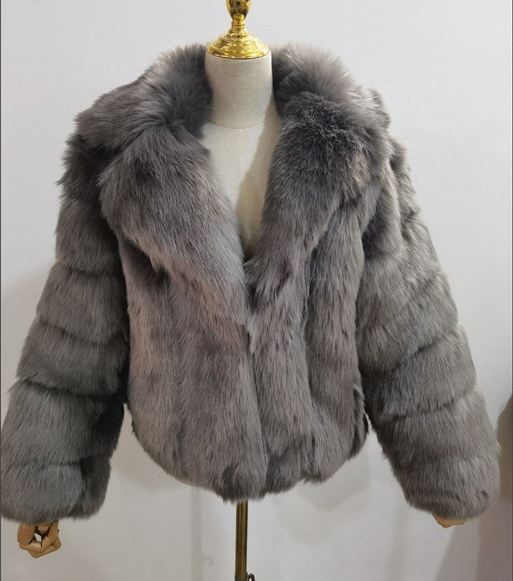 Plush Faux Fur Cropped Jacket for Elegant Evening or Casual Wear