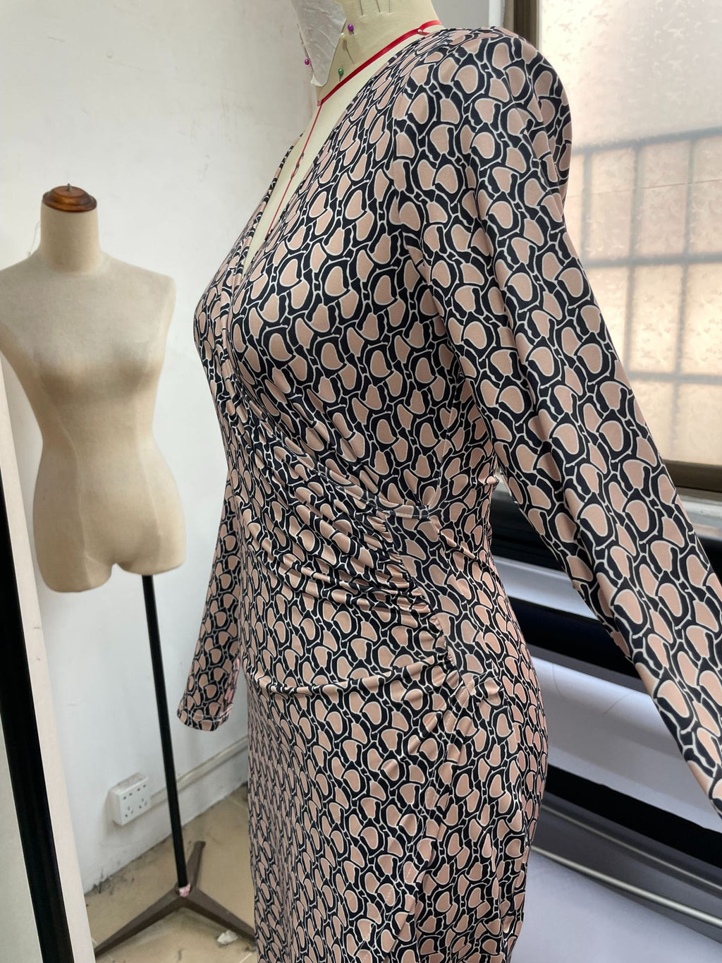 Chic V Neck Long Sleeve Hip Wrapped Mini Dress for Women