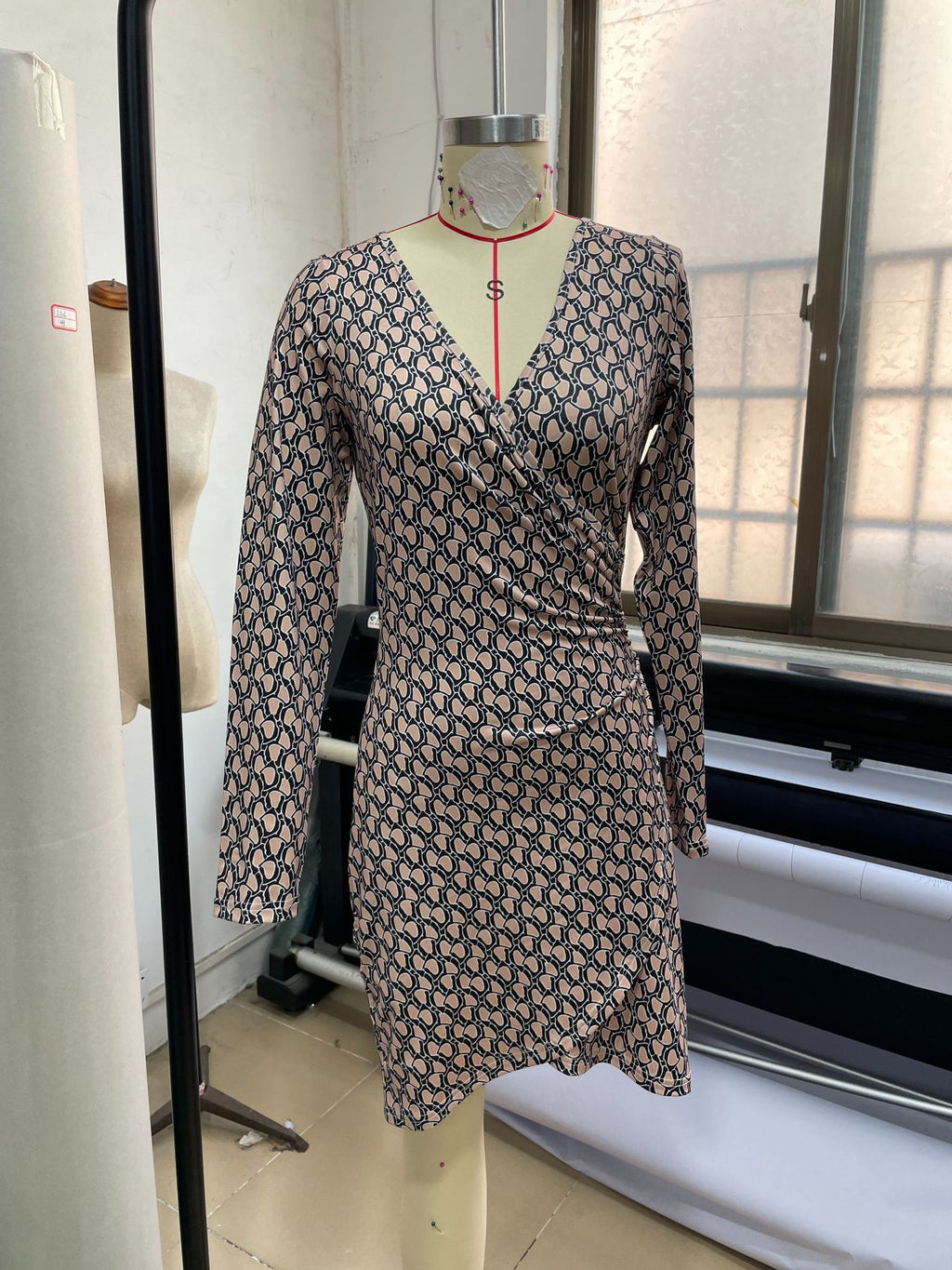 Chic V Neck Long Sleeve Hip Wrapped Mini Dress for Women